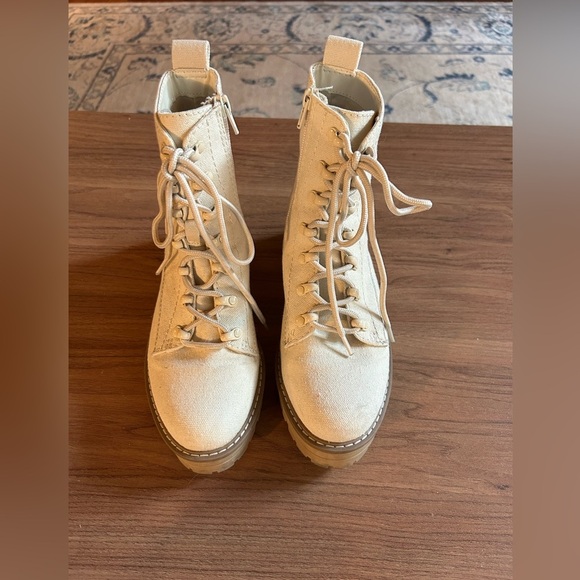 Combat style boots, cream color, women’s size 6-1/2, lace up, Universal Thread - Picture 2 of 6